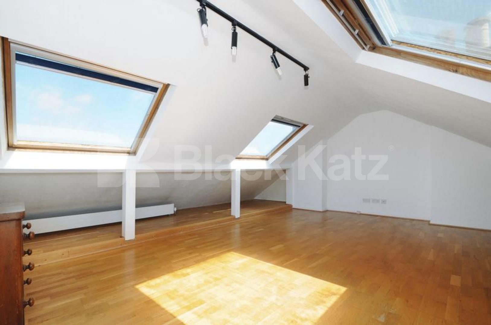 			4 Bedroom, 1 bath, 1 reception House			 Roxwell Road, Shepherds Bush